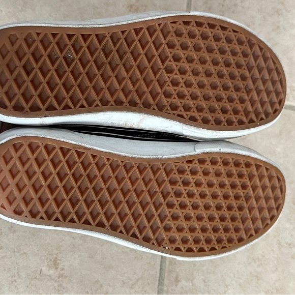 Women’s Vans sneaker - Picture 2 of 5